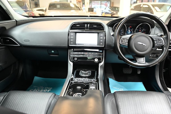 Used Jaguar XE 2017 for sale - 76313137: Photo 4