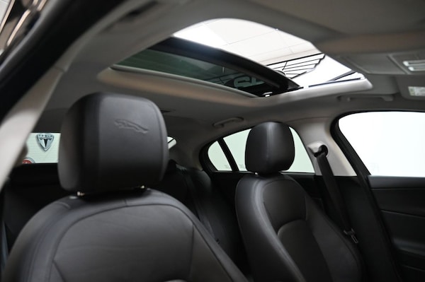 Used Jaguar XE 2017 for sale - 76313137: Photo 5