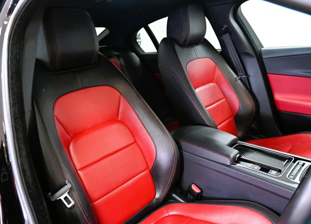 Used Jaguar XE 2018 for sale - 78036464: Photo 4