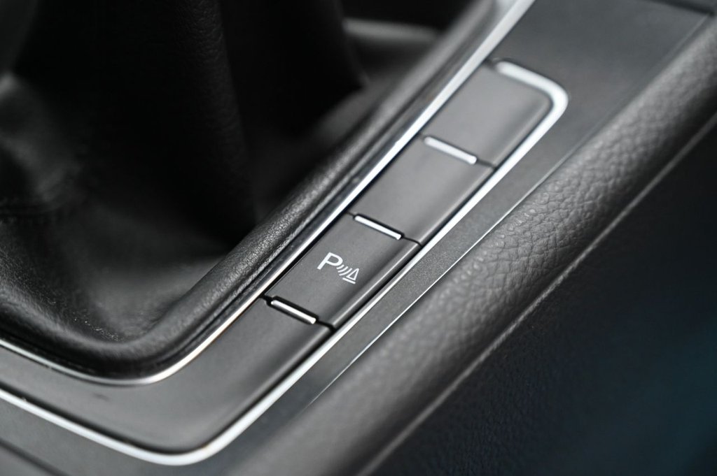 Used Volkswagen Golf 2017 for sale - 76139881: Photo 16