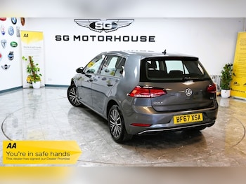 Used Volkswagen Golf 2017 for sale - 76139881: Photo 2