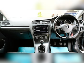 Used Volkswagen Golf 2017 for sale - 76139881: Photo 3