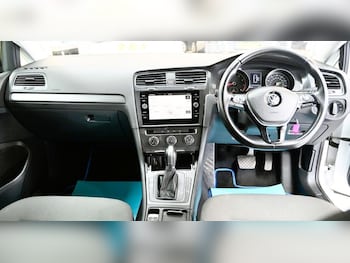 Used Volkswagen Golf 2019 for sale - 78220811: Photo