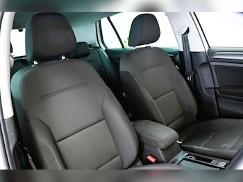 Used Volkswagen Golf 2019 for sale - 78220811: Photo