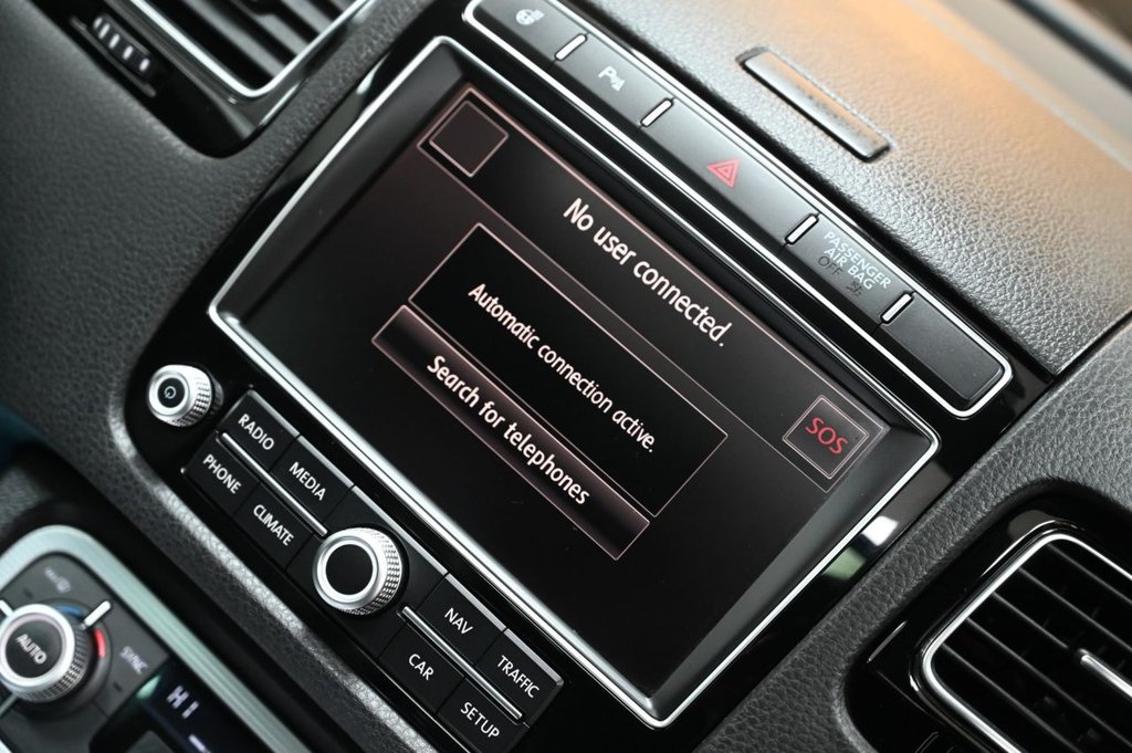 Used Volkswagen Touareg 2015 for sale - 77307388: Photo 32