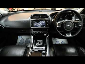 Used Jaguar XE 2017 for sale - 74401939: Photo