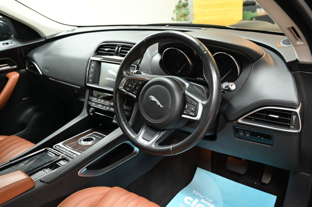 Used Jaguar F-Pace 2017 for sale - 76434412: Photo 13