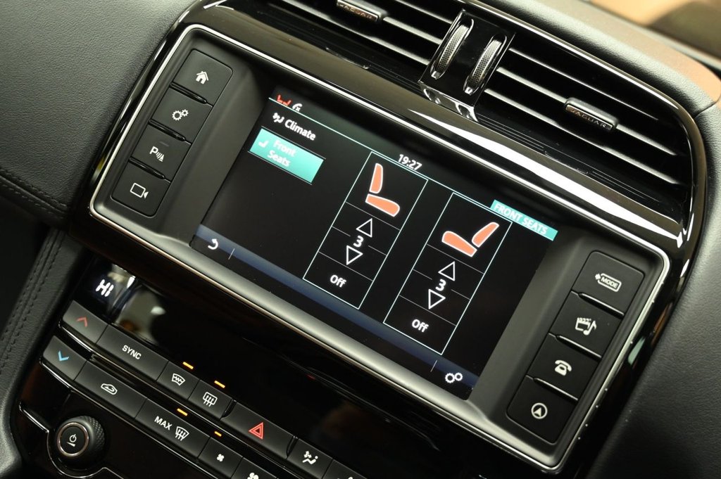 Used Jaguar F-Pace 2017 for sale - 76434412: Photo 17