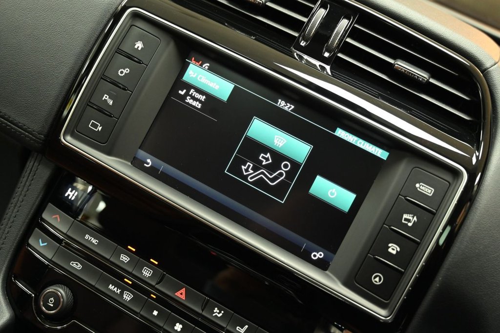 Used Jaguar F-Pace 2017 for sale - 76434412: Photo 32