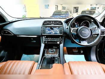 Used Jaguar F-Pace 2017 for sale - 76434412: Photo