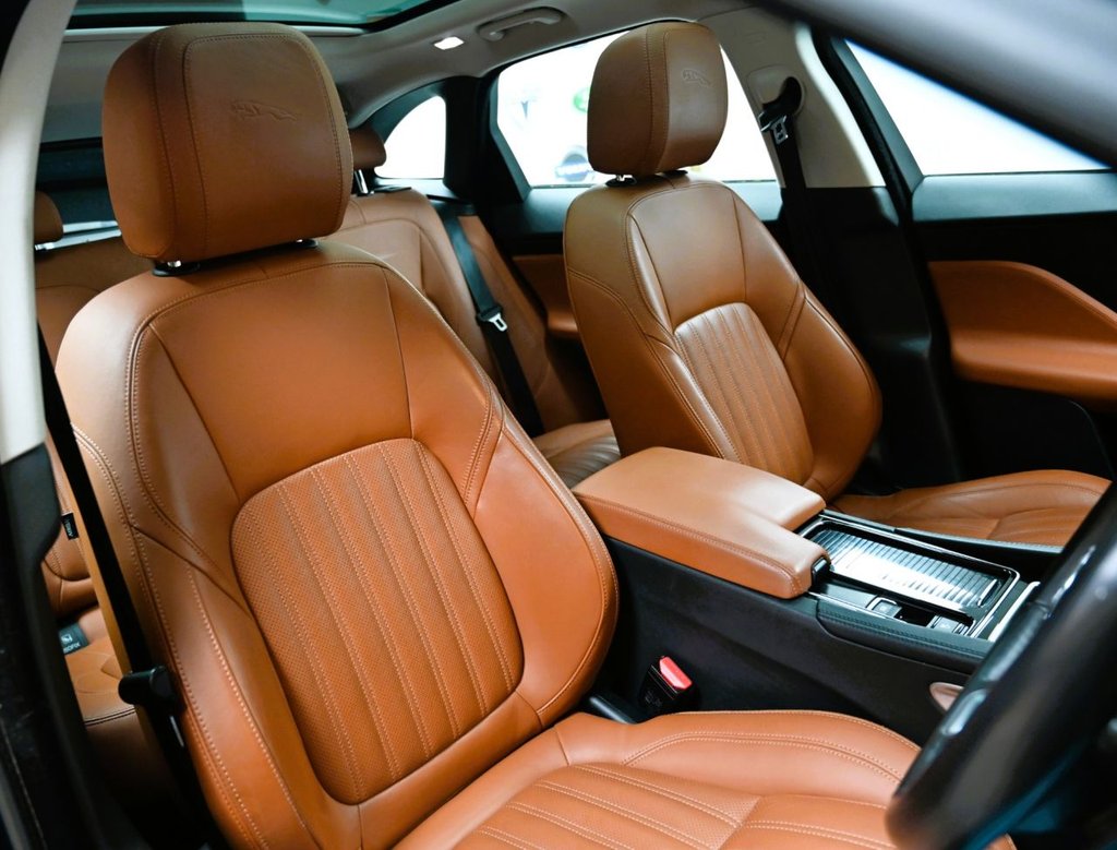 Used Jaguar F-Pace 2017 for sale - 76434412: Photo 5