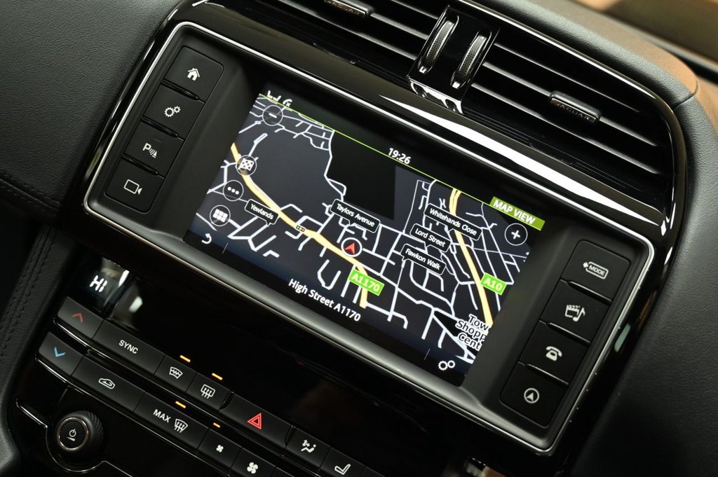 Used Jaguar F-Pace 2017 for sale - 76434412: Photo 6