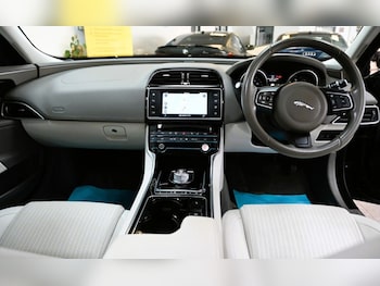 Used Jaguar XE 2015 for sale - 75590622: Photo