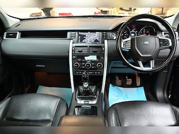 Used Land Rover Discovery Sport 2018 for sale - 77885024: Photo