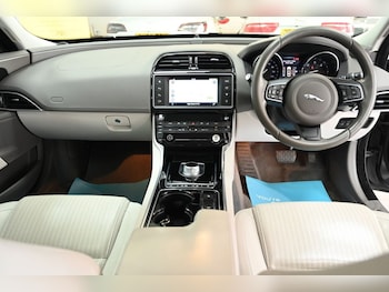 Used Jaguar XE 2016 for sale - 79305527: Photo