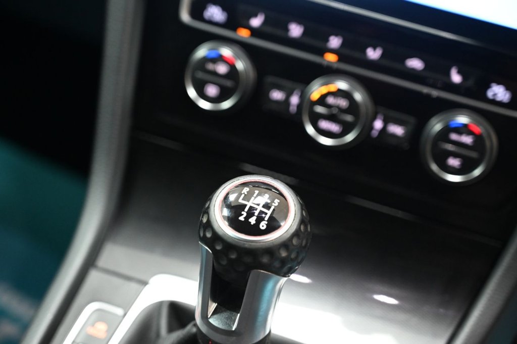 Used Volkswagen Golf 2015 for sale - 76900903: Photo 12