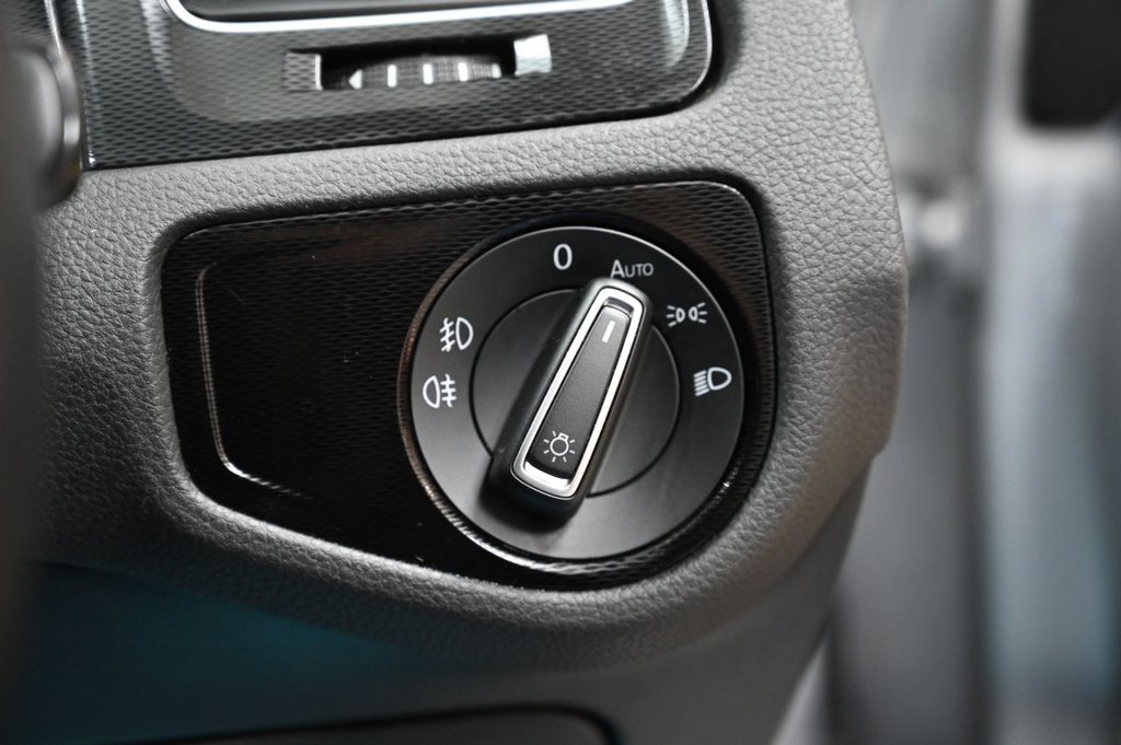 Used Volkswagen Golf 2015 for sale - 76900903: Photo 17