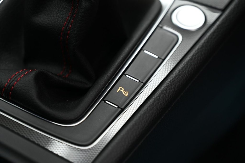 Used Volkswagen Golf 2015 for sale - 76900903: Photo 27