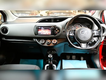 Used Toyota Yaris 2015 for sale - 77226610: Photo