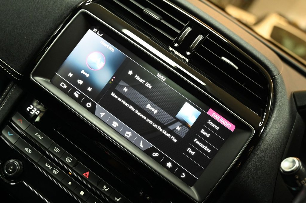 Used Jaguar F-Pace 2018 for sale - 77256077: Photo 32