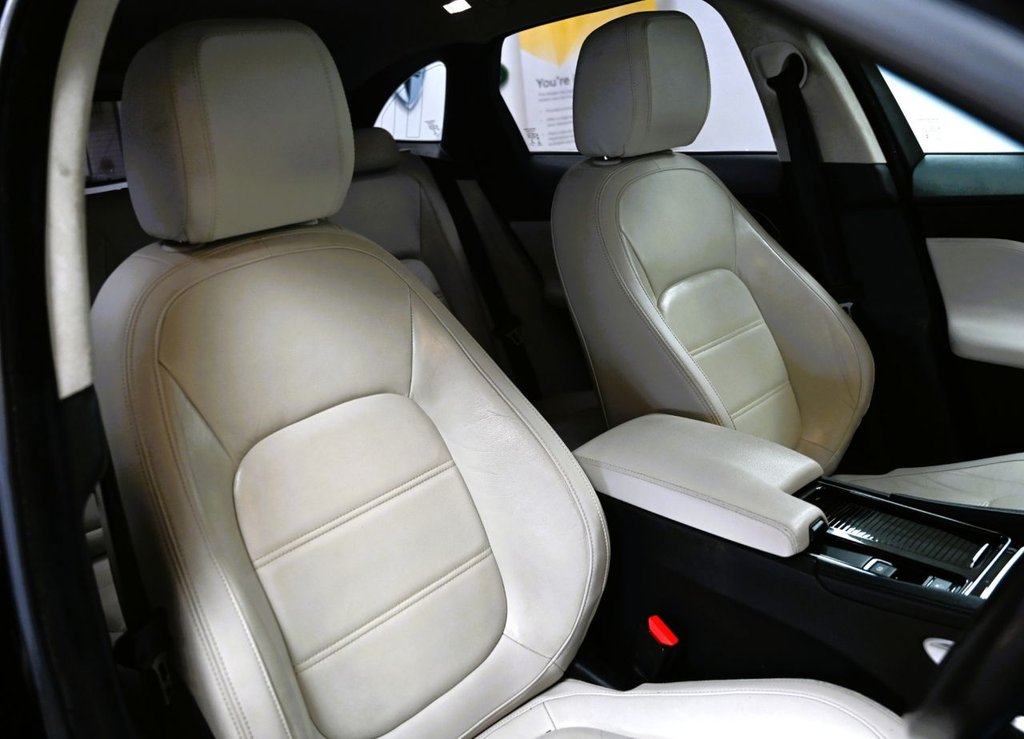 Used Jaguar F-Pace 2019 for sale - 77614184: Photo 4