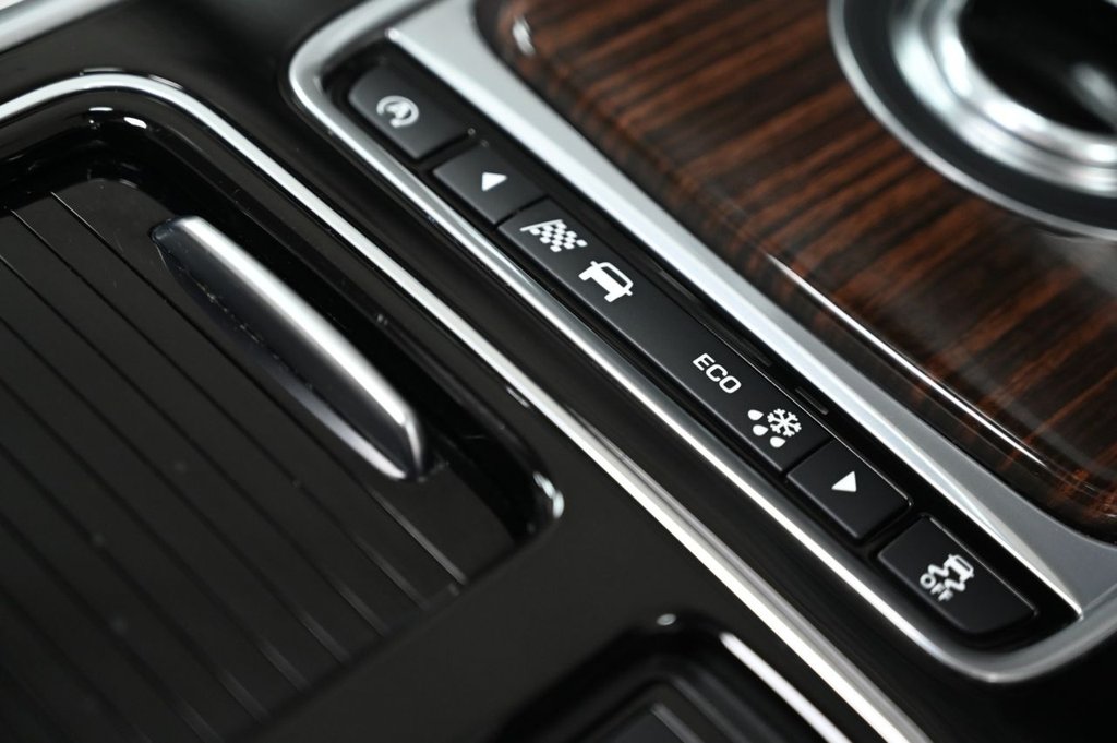 Used Jaguar XF 2017 for sale - 77680738: Photo 24