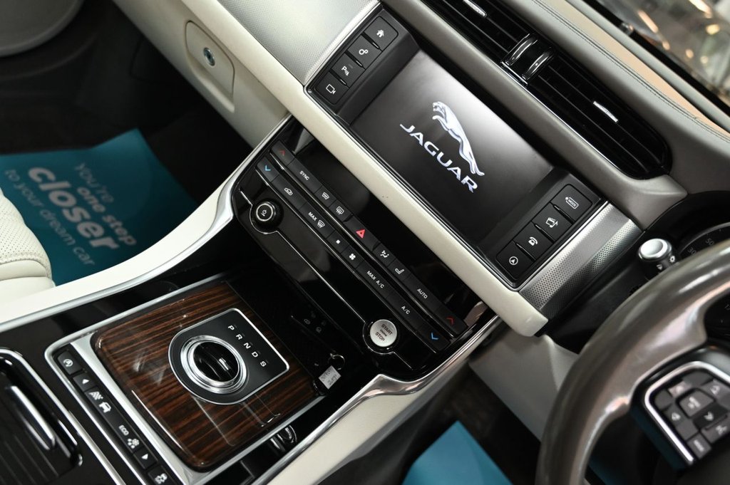 Used Jaguar XF 2017 for sale - 77680738: Photo 25