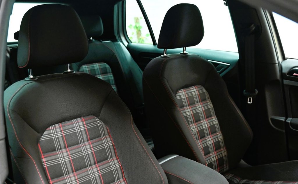 Used Volkswagen Golf 2015 for sale - 77249889: Photo 4