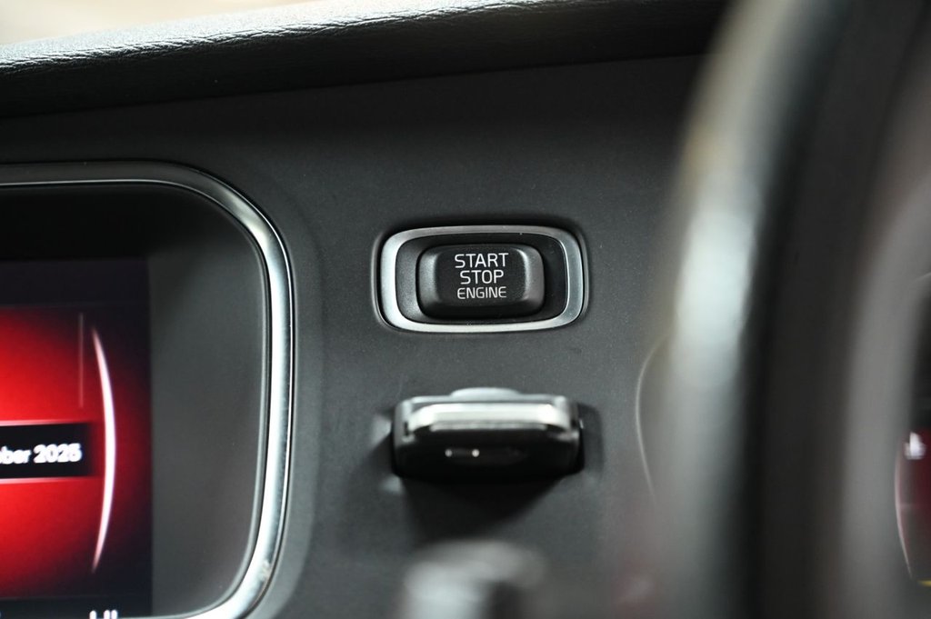 Used Volvo V40 2018 for sale - 76668165: Photo 16