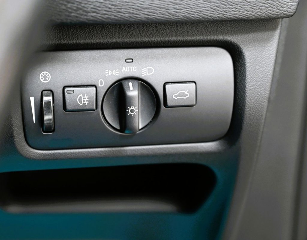 Used Volvo V40 2018 for sale - 76668165: Photo 17