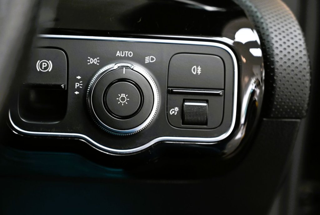 Used Mercedes-Benz A-Class 2018 for sale - 76586632: Photo 18