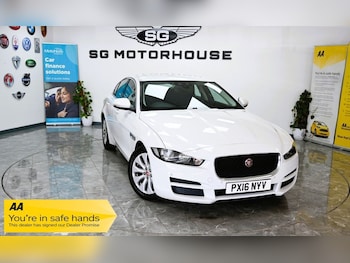 Used Jaguar XE 2016 for sale - 79027029: Photo