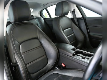 Used Jaguar XE 2016 for sale - 79027029: Photo