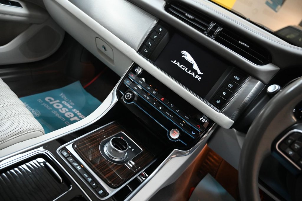 Used Jaguar XF 2016 for sale - 76977501: Photo 5