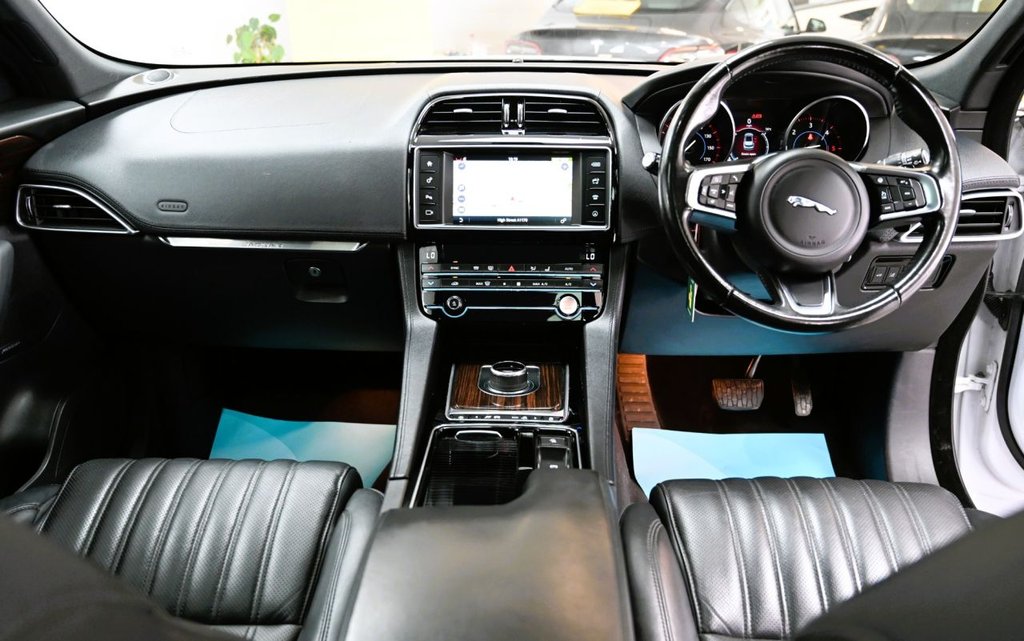 Used Jaguar F-Pace 2018 for sale - 77893665: Photo 4