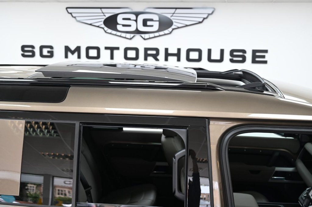 Used Land Rover Defender 2022 for sale - 76586602: Photo 3