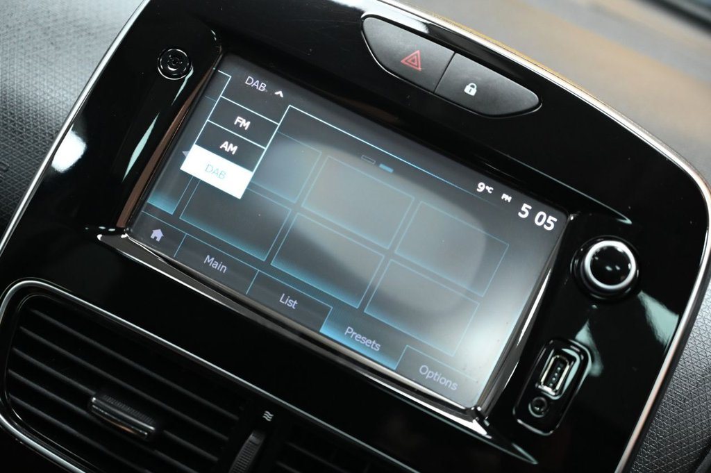 Used Renault Clio 2017 for sale - 76703798: Photo 26