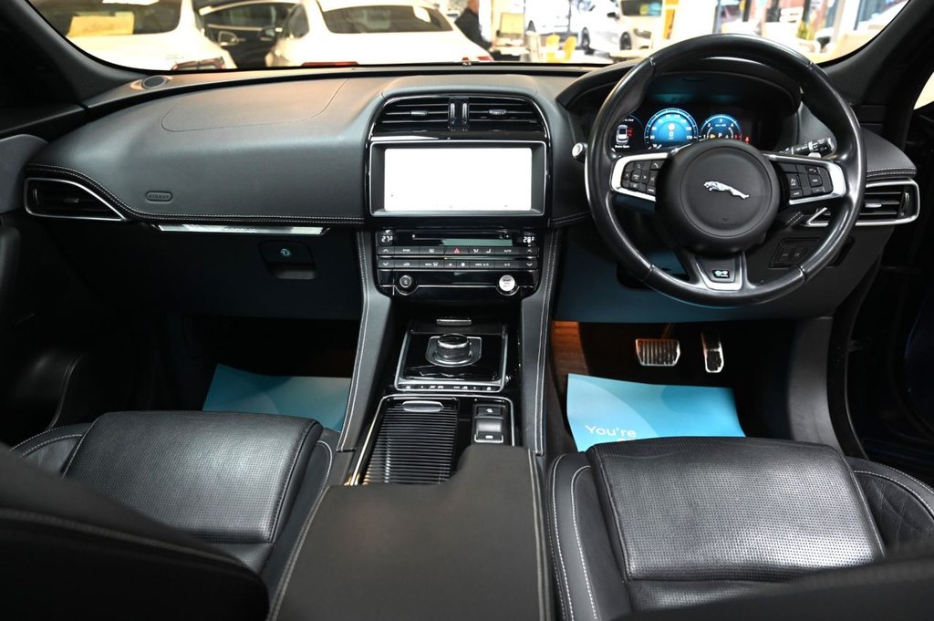 Used Jaguar F-Pace 2017 for sale - 77941803: Photo 4