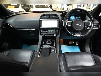 Used Jaguar F-Pace 2017 for sale - 77941803: Photo