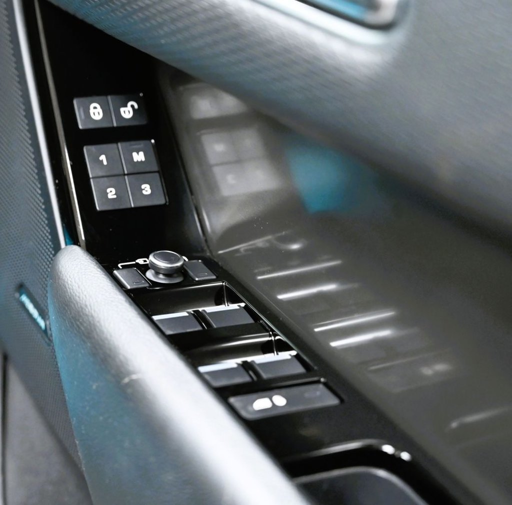 Used Land Rover Range Rover Velar 2017 for sale - 77621196: Photo 24