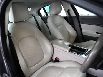 Used Jaguar XE 2016 for sale - 79567222: Photo