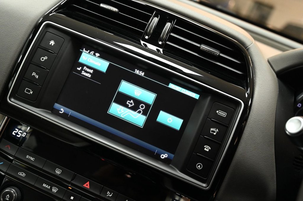 Used Jaguar XE 2015 for sale - 76482021: Photo 26