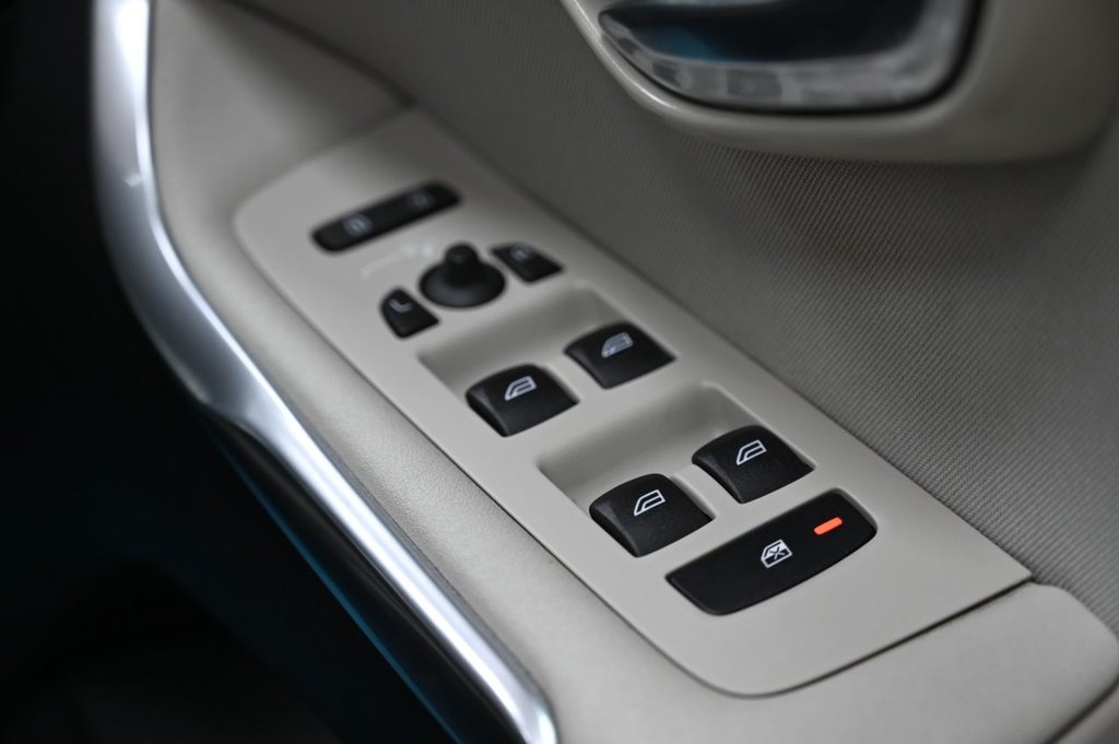 Used Volvo V40 2016 for sale - 76559245: Photo 18