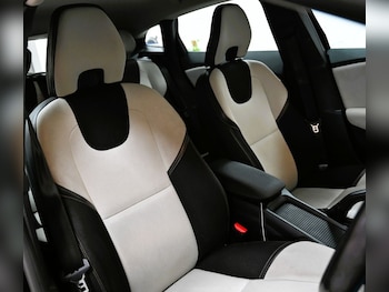 Used Volvo V40 2016 for sale - 76559245: Photo