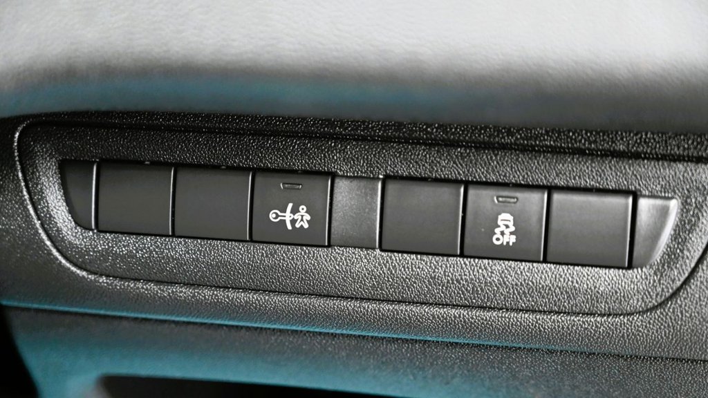 Used Peugeot 208 2013 for sale - 77748267: Photo 21