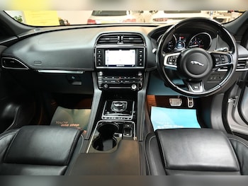 Used Jaguar F-Pace 2017 for sale - 76977496: Photo