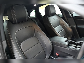 Used Jaguar F-Pace 2017 for sale - 76977496: Photo