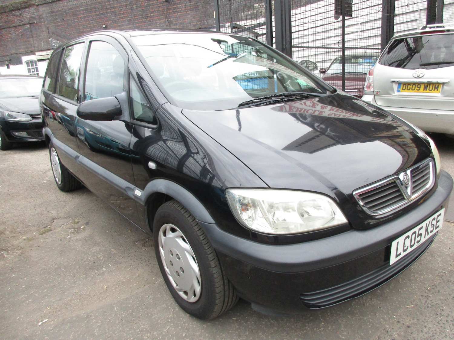 Used Vauxhall Zafira 2005 for sale - 78182359: Photo 1