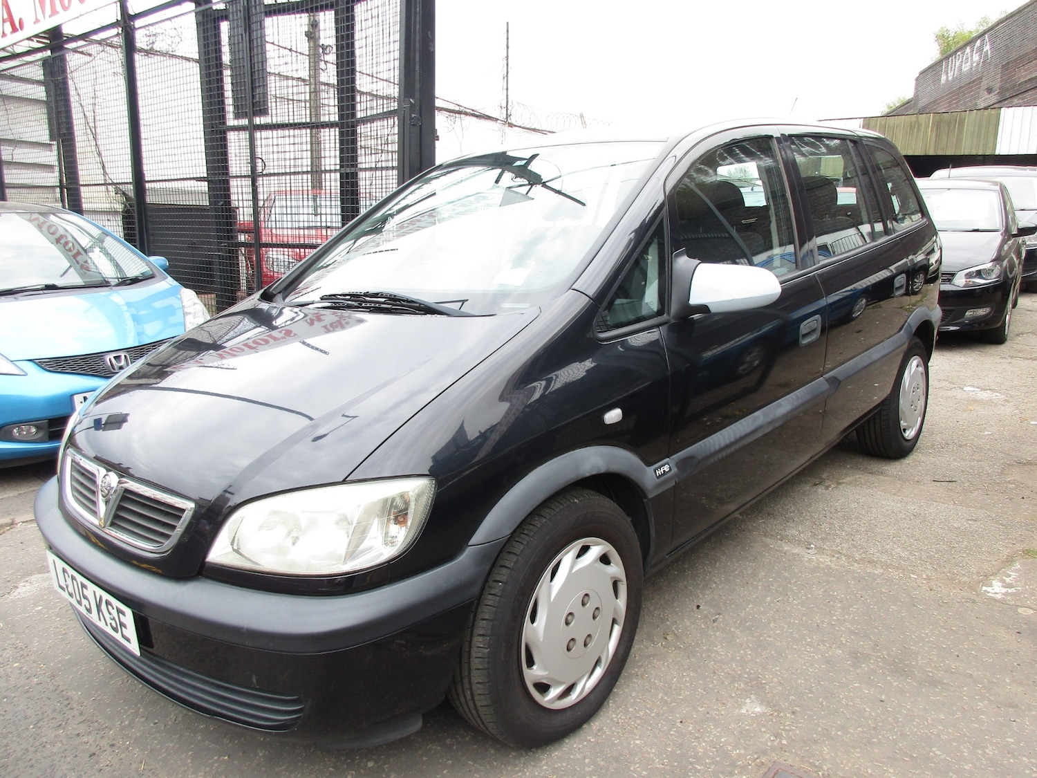 Used Vauxhall Zafira 2005 for sale - 78182359: Photo 2