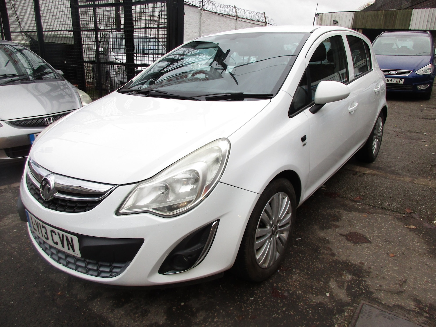 Used Vauxhall Corsa 2013 for sale - 76835780: Photo 2